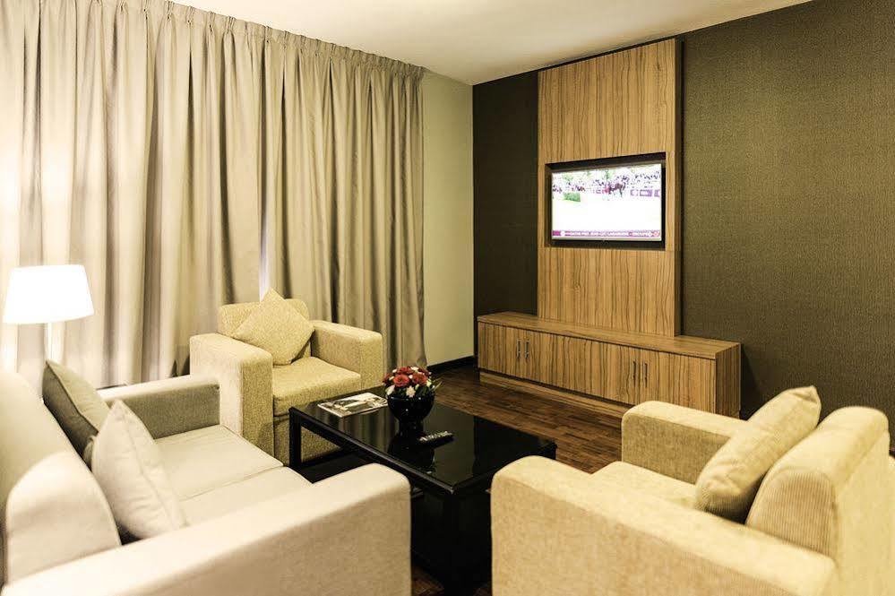 Emirates Plaza Hotel Абу-Даби Экстерьер фото